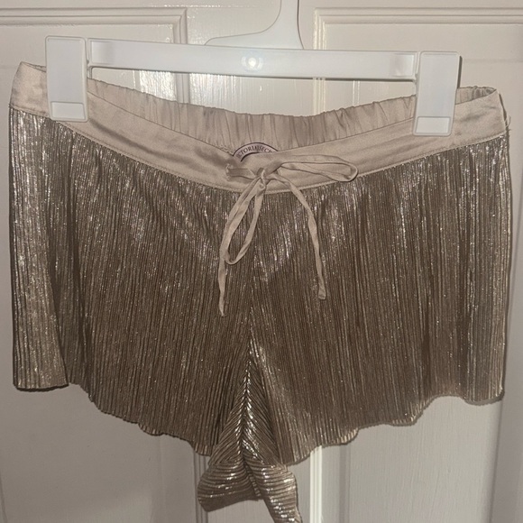 VS| Shine Pleated Metallic Gold Lounge Pajama Short​s - Picture 4 of 8